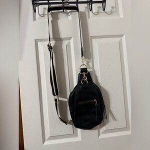 Universal Thread Black Sling Pack Crossbody Bag with adjustable strap 57”max